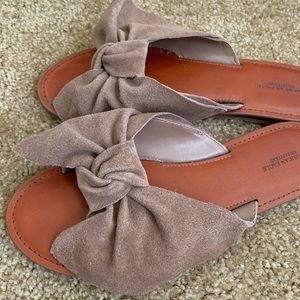 NWOT American Eagle Oversized Bow Sandal